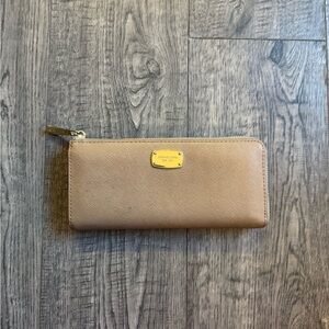 Michael Kors Jet Set Travel Large Saffiano Leather Quarter-Zip Wallet